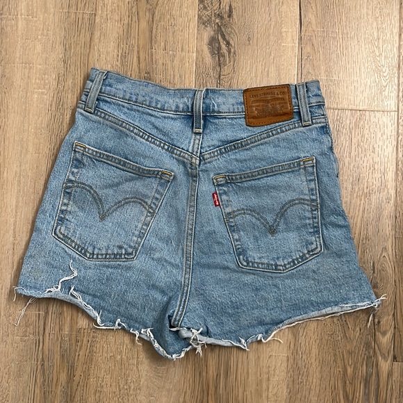 LEVI’S RIBCAGE SHORTS - Picture 5 of 9